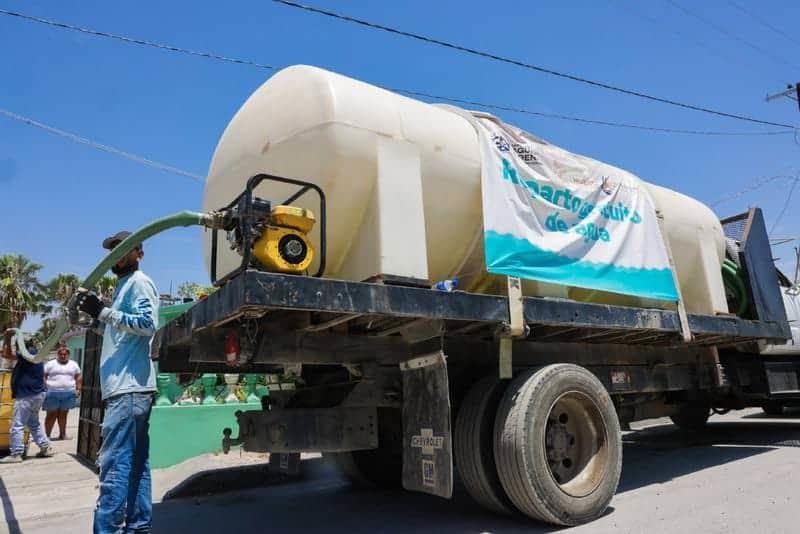 Comando armado ‘secuestra’ pipa con agua en Monterrey