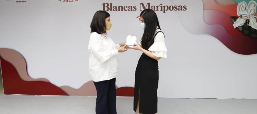 Entregan premio Blancas Mariposas a la chef Gaby Ruiz