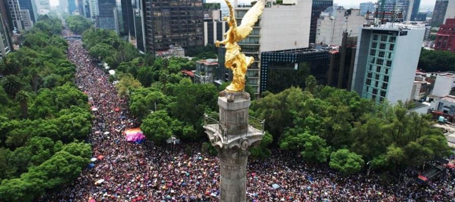 Tras marcha del ‘Orgullo LGBT’, Sheinbaum recibe pliego petitorio