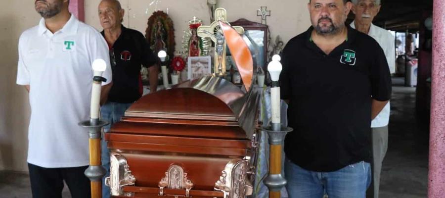 Peloteros, periodistas y amigos rinden homenaje al “Chamaco” Leyva