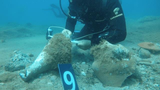 Hallan ánforas en el fondo marino que revelan cómo hacían vino los romanos