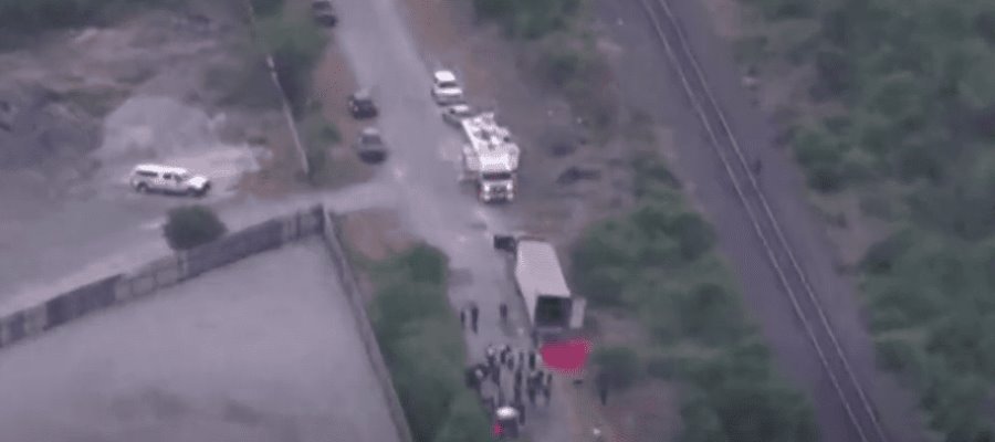 Conductor del tráiler en Texas se hizo pasar por migrante para evitar ser detenido: INM Conductor del tráiler en Texas se hizo pasar por migrante para evitar ser detenido: INM