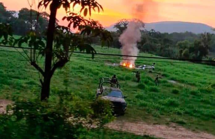 Asesinan a 4 personas e incendian helicóptero en Tamasopo, SLP Asesinan a 4 personas e incendian helicóptero en Tamasopo, SLP