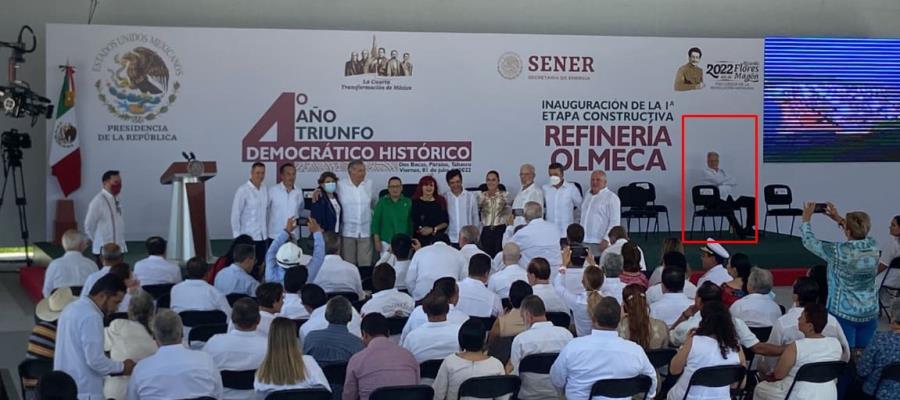 Se aísla Manuel Bartlett durante foto grupal con corcholatas en Dos Bocas