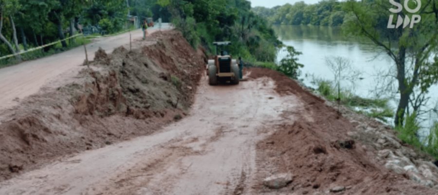 Arranca obra provisional en deslave de bordo de la ranchería González 1ra