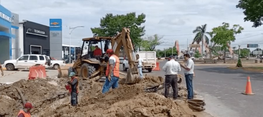 Repara SAS fuga de agua en tubería de Paseo Usumacinta Repara SAS fuga de agua en tubería de Paseo Usumacinta