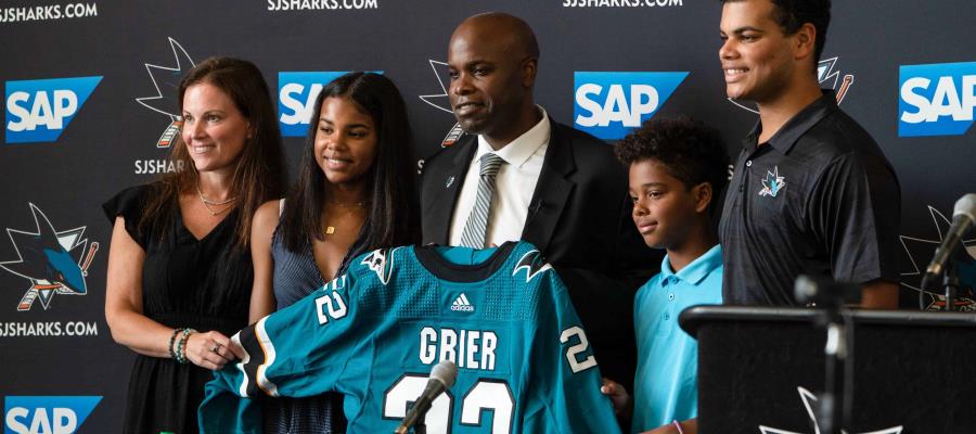 San Jose Sharks designa al primer afroamericano gerente general en la NHL San Jose Sharks designa al primer afroamericano gerente general en la NHL