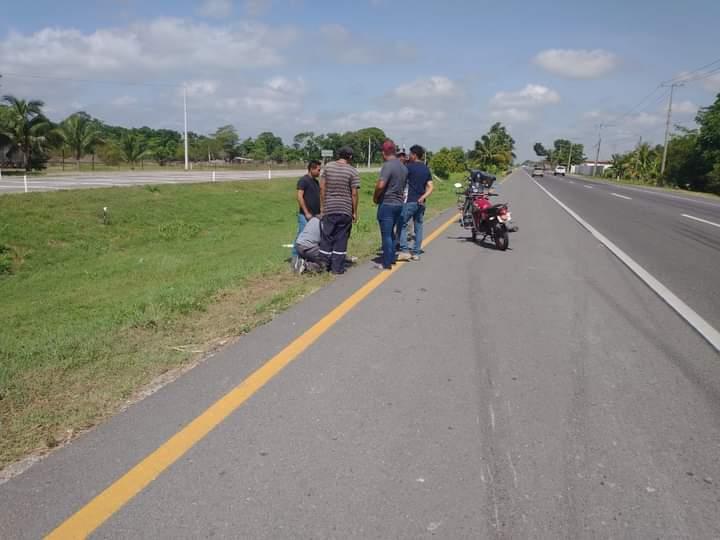 Atropellan a abuelito en la Cárdenas-Coatzacoalcos Atropellan a abuelito en la Cárdenas-Coatzacoalcos