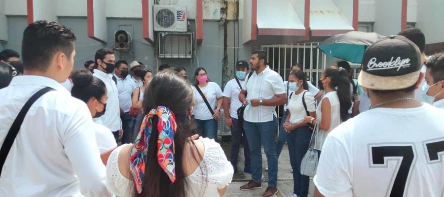 Con protesta en FGE, estudiantes de la UJAT piden justicia por alumno asesinado