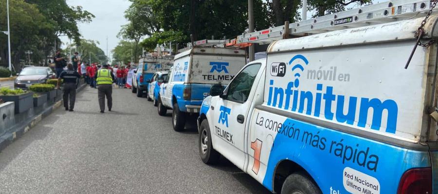 Amagan telefonistas con paralizar servicio de Telmex, si empresa no respeta jubilación