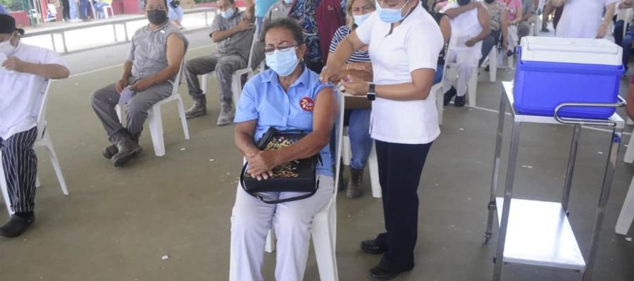 Ante quinta ola, Salud aplica 3 mil vacunas de refuerzo a rezagados de Centro