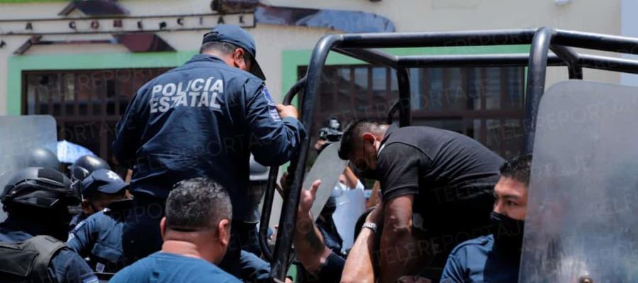 Políticos de oposición, reprueban uso de la fuerza contra maestros que bloquearon 27 de Febrero