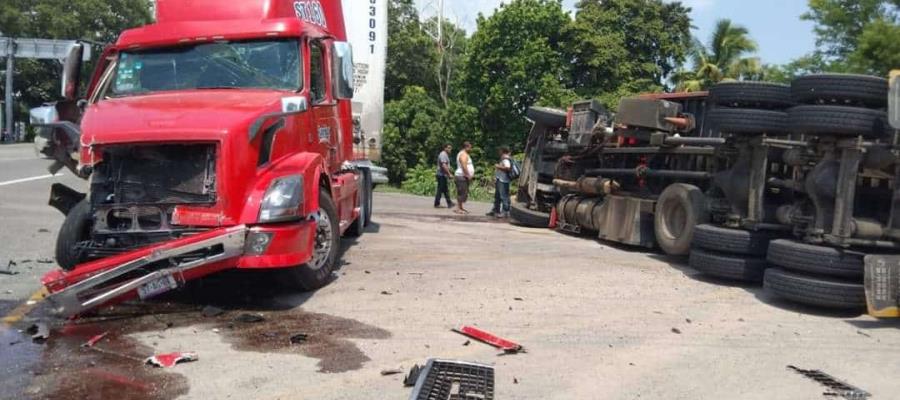 Chocan tráileres en la Villahermosa-Cárdenas