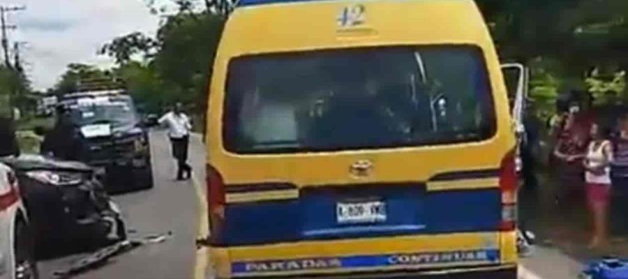 Accidente entre combi y auto particular en la vía Jalpa-Cunduacán, deja varios heridos