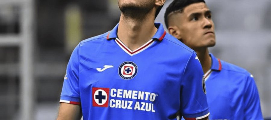Santiago Giménez pide salir de Cruz Azul al Feyenoord