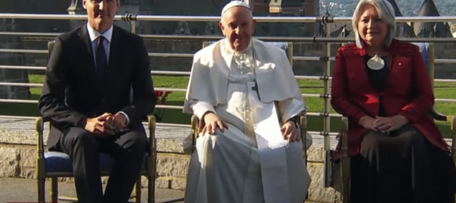 Llama Papa a redoblar esfuerzos para “superar la retórica del miedo hacia los inmigrantes”