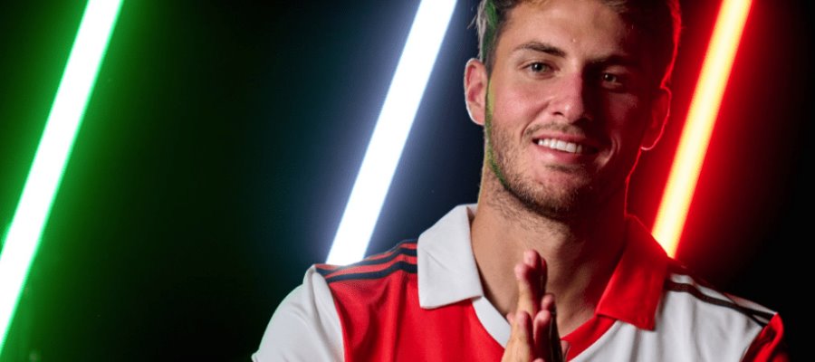Santiago Giménez es confirmado como nuevo delantero en Holanda