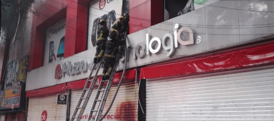 Se registra incendio en la Plaza de la Tecnología de la CDMX