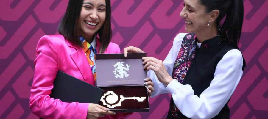 Katya Echazarreta recibe reconocimiento y ‘Llave de la CDMX’