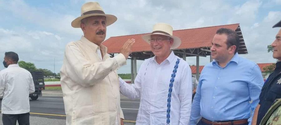 Supervisa gobernador Merino junto a Ken Salazar puestos de migración