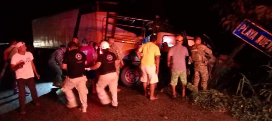 Chocan unidad de la Sedena y tráiler en la Frontera-Ciudad del Carmen