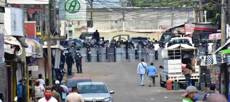 Pide Yolanda Osuna a ambulantes de Ocuiltzapotlán que presenten pruebas de presuntos cobros a la mano