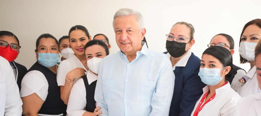 Afirma presidente que contratación de médicos cubanos es un asunto de derechos humanos