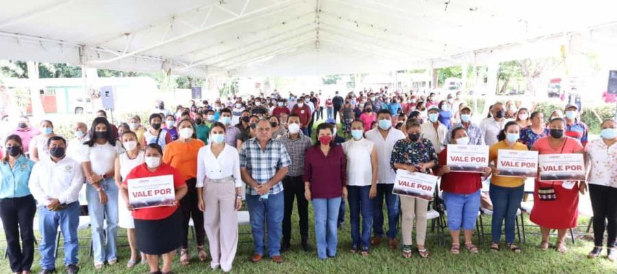 Entrega Ayuntamiento de Centro insumos para huertos familiares de traspatio