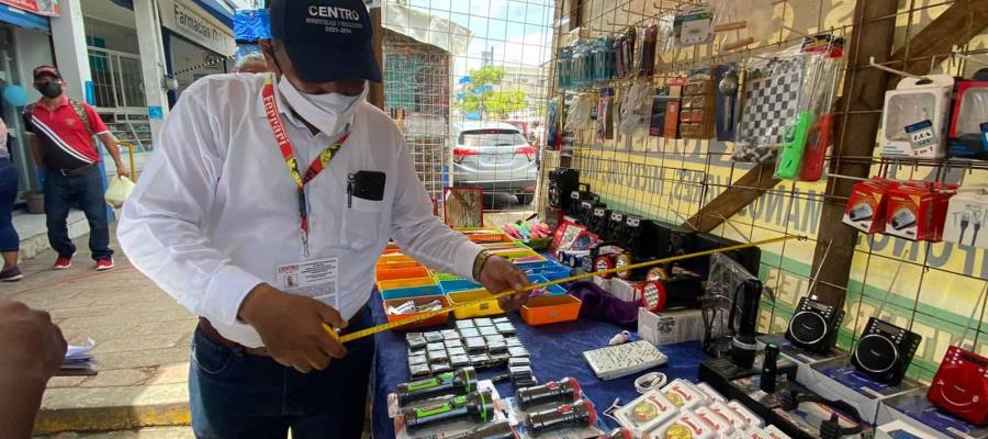 Desalojan a ambulantes en Madero