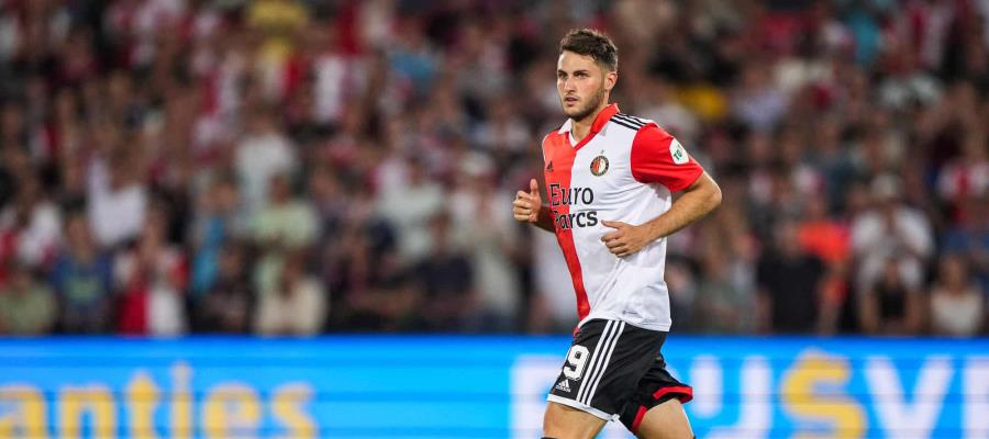 El mexicano Santiago Giménez juega por minutos en el reencuentro del Feyenoord con la victoria