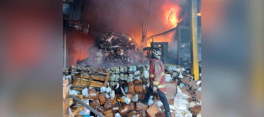 Arde depósito del Seguro Social de Venezuela