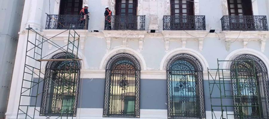 Por fiestas patrias, dan manita de gato al Palacio de Gobierno