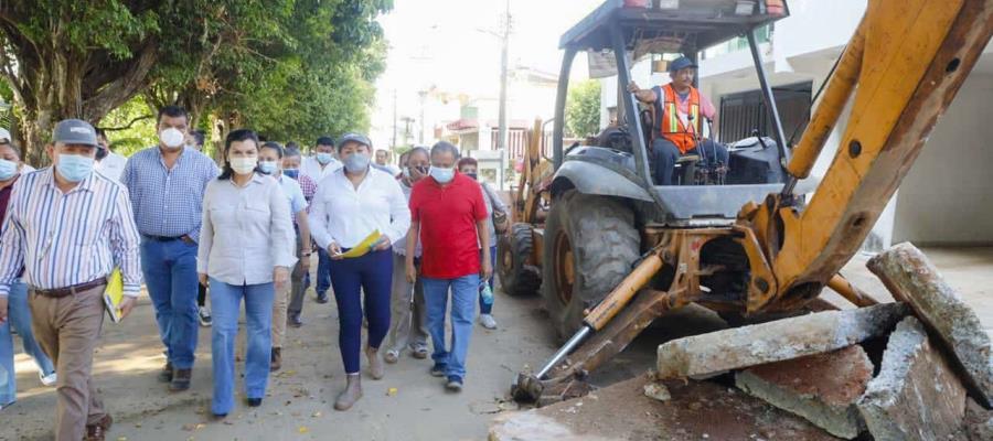 Supervisa alcaldesa de Centro obras de drenaje en Bosques de Villahermosa y pavimentación en Periférico Supervisa alcaldesa de Centro obras de drenaje en Bosques de Villahermosa y pavimentación en Periférico