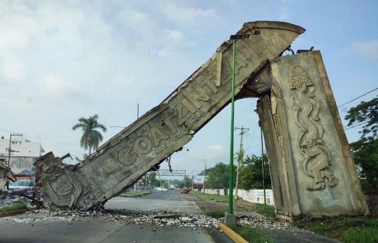 [VIDEO] Colapsa arco en el municipio de Coatzintla, Veracruz