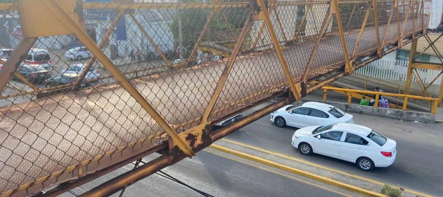 Denuncian deterioro en puente peatonal de carretera Villahermosa-La Isla