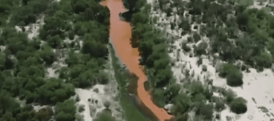 Por agua extraída de la mina “El Pinabete”, río Sabinas se torna naranja Por agua extraída de la mina “El Pinabete”, río Sabinas se torna naranja