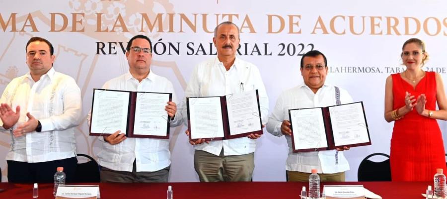 Oficializan incremento salarial de 3% a burócratas de Tabasco