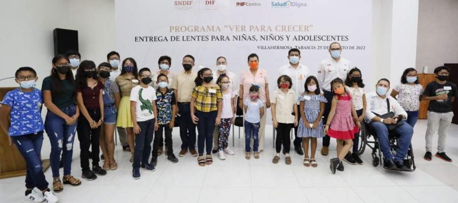 Entregan lentes a niños de Centro con el programa ‘Ver para crecer’