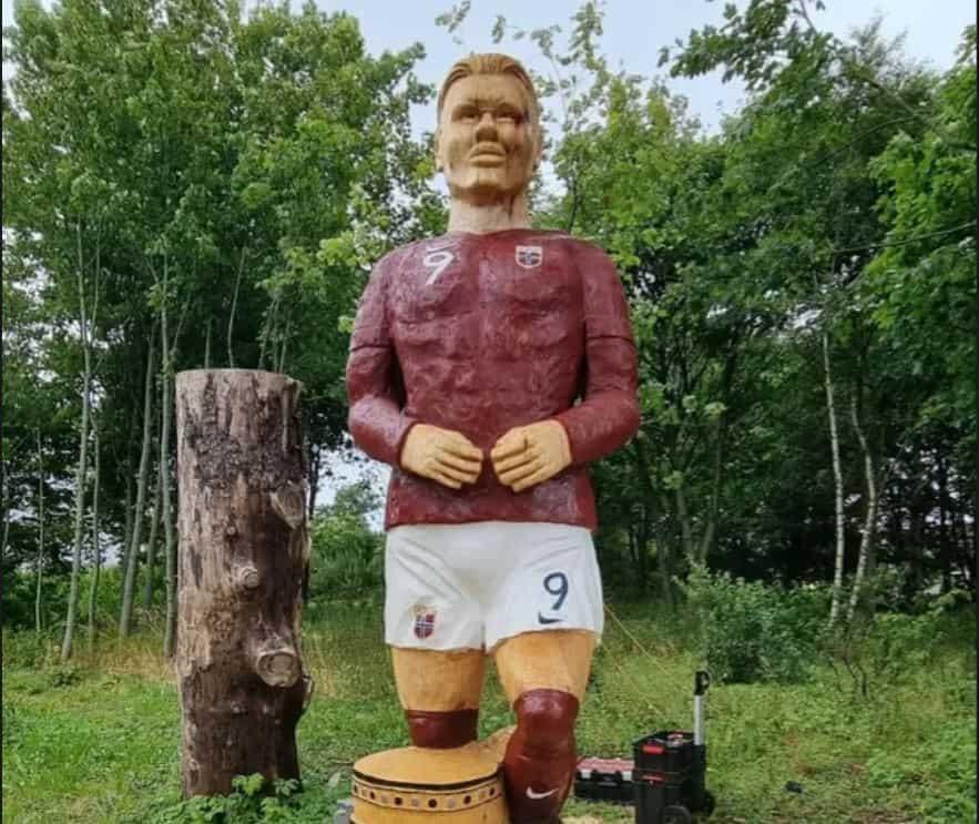 Aficionado se roba la estatua del jugador del Manchester City, Erling Haaland