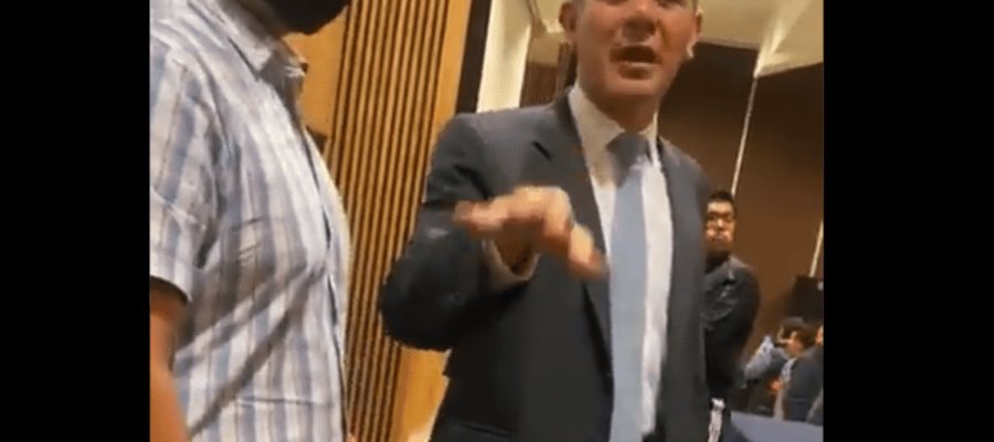 Increpa estudiante de la UNAM a Lorenzo Córdova; le llama racista