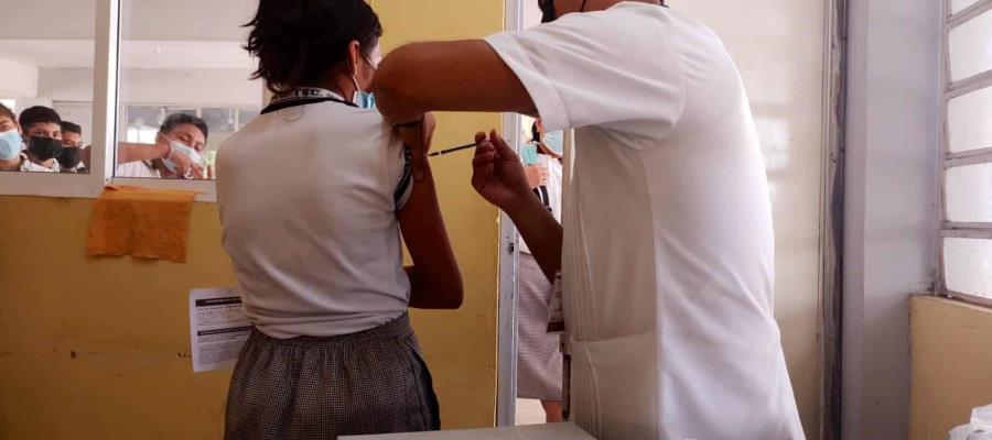 Informa Salud que ya está aplicando la vacuna anticovid en las escuelas