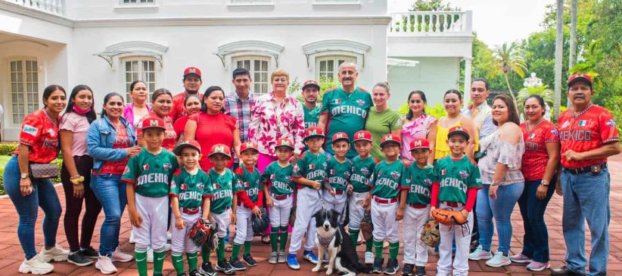 Convive Carlos Merino con los campeones mundiales del Texas World Series Laredo 2022