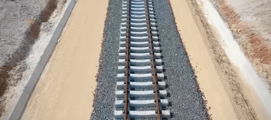 Muestra Javier May tendido de vía del Tren Maya en Balancán