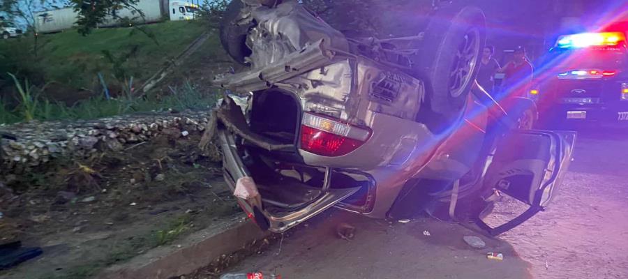 Carambola de tres vehículos deja cuantiosos daños materiales sobre la Villahermosa-Frontera 