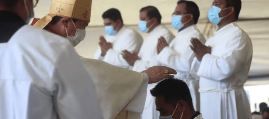 Obispo de Tabasco ordena a 8 nuevos diáconos; les pidió ser servidores fieles y prudentes Obispo de Tabasco ordena a 8 nuevos diáconos; les pidió ser servidores fieles y prudentes