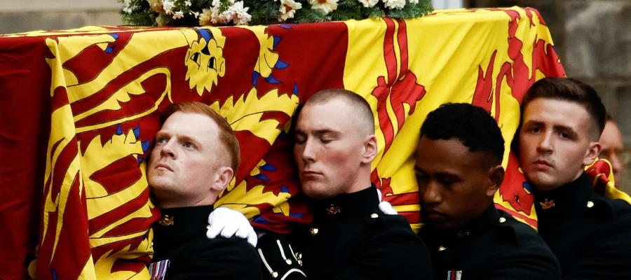 Restos de la Reina Isabel II llegan a Edimburgo, Escocia