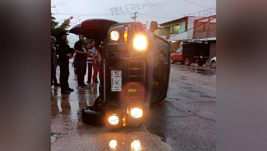 Volcadura deja un herido en Indeco