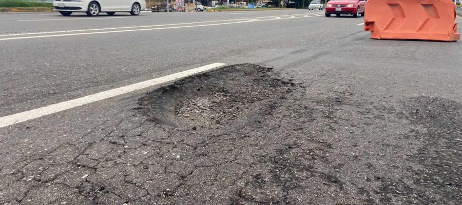 Hundimiento en La Pigua deja ponchaduras y daños mecánicos a vehículos