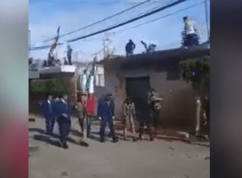 Lanzan huevos, harina y globos con agua a la alcaldesa de Mazatecochco, Tlaxcala