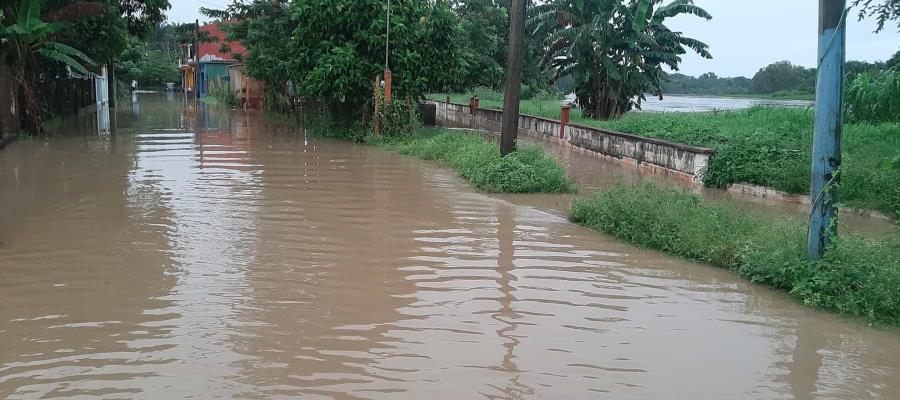 Desborda río De la Sierra y causa estragos en 8 localidades de Jalapa